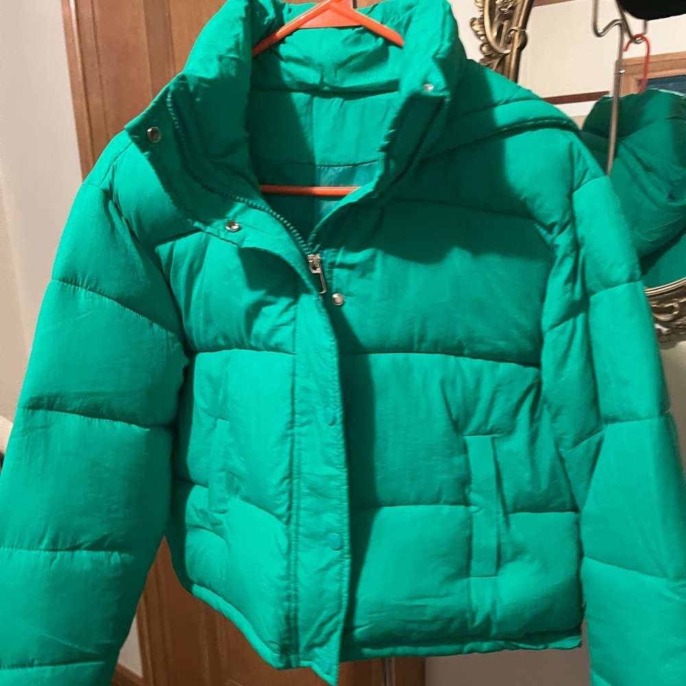 Womans Winter/Green Hooded Puffer Jacket